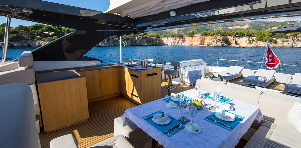 Motor Yacht CAMPO VERDE Sun Deck Dining