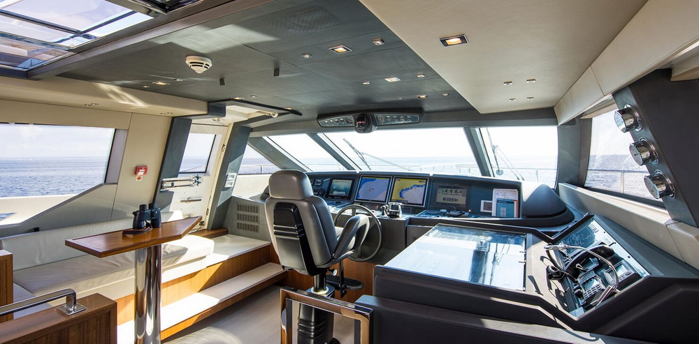 Motor Yacht CAMPO VERDE Wheelhouse