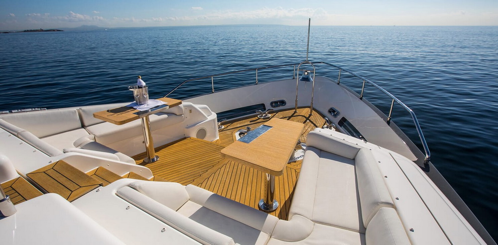 Motor Yacht CAMPO VERDE Bow Seating