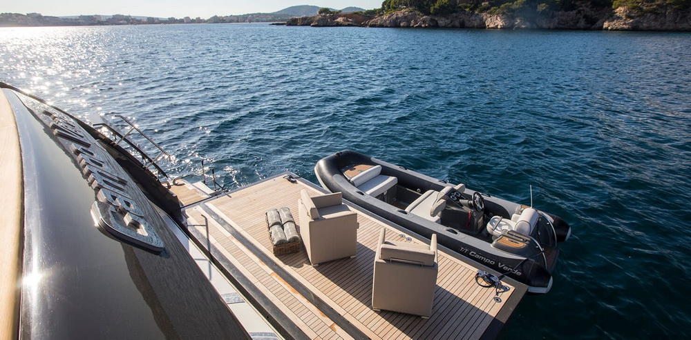 Motor Yacht CAMPO VERDE Swim Platform