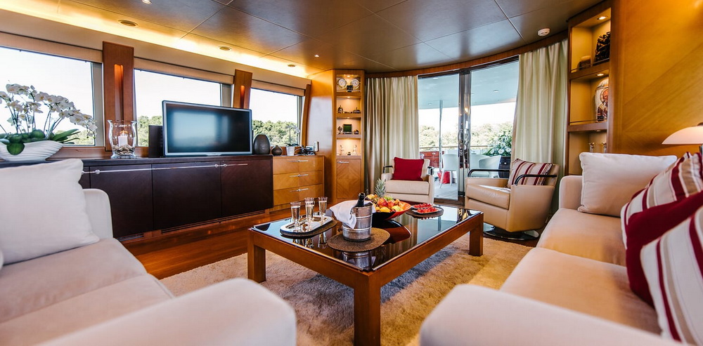 Motor Yacht Perla Nero living area