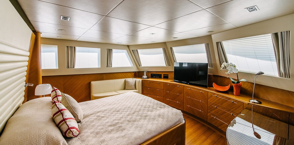 Motor Yacht Perla Nero master cabin