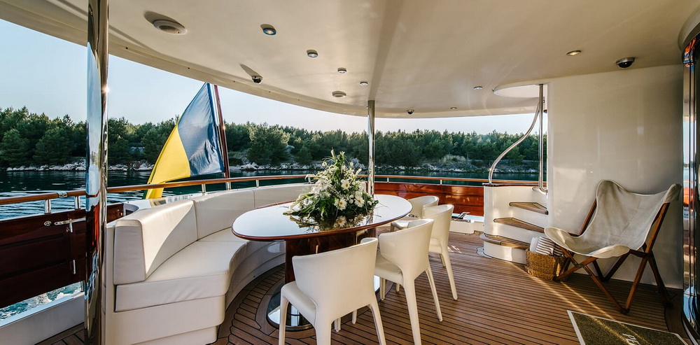 Motor Yacht Perla Nero outdoor seating area