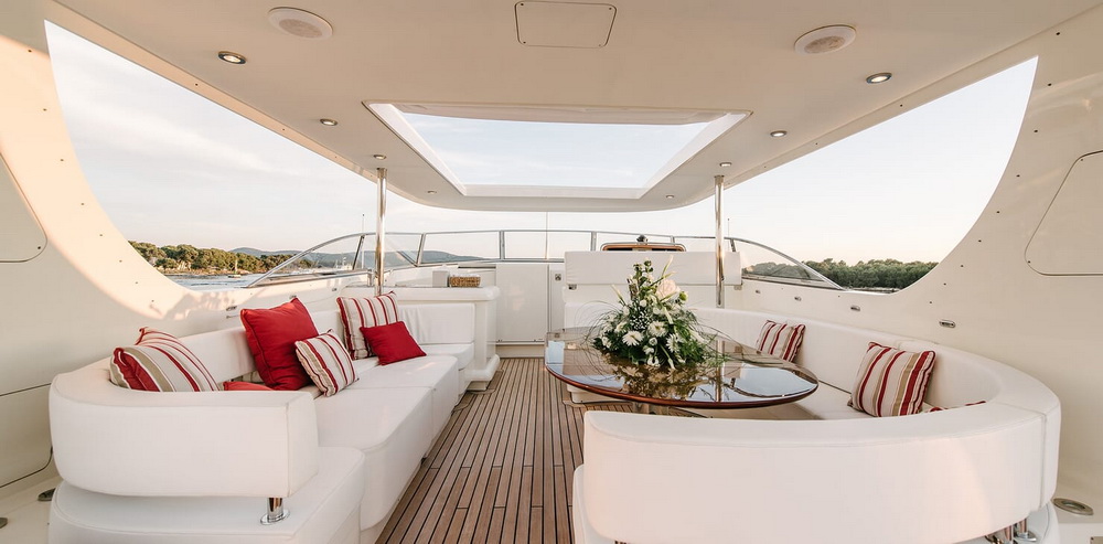 Motor Yacht Perla Nero main deck