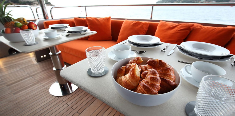 Motor Yacht MIRKA Main Aft Deck Breakfast