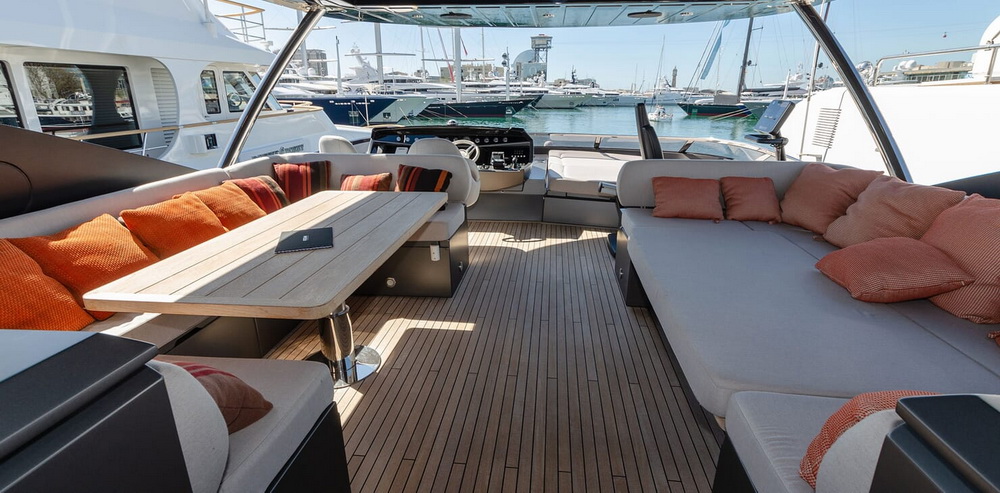 Motor Yacht MIRKA Sun Deck Seating