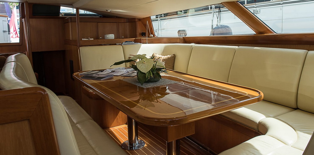 Sailing Yacht Sindonemo dining