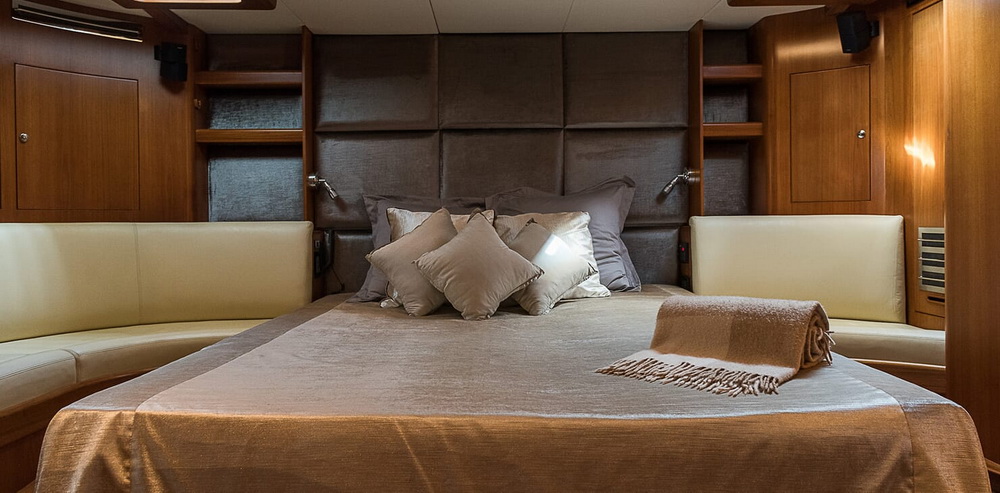 Sailing Yacht Sindonemo master cabin