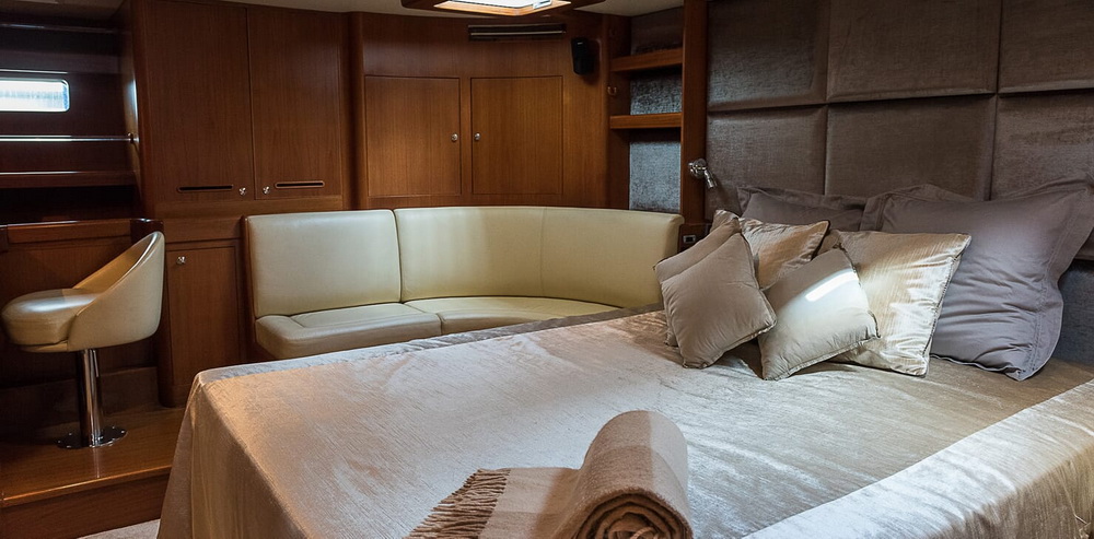 Sailing Yacht Sindonemo master stateroom