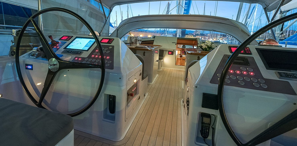 Sailing Yacht Sindonemo cockpit