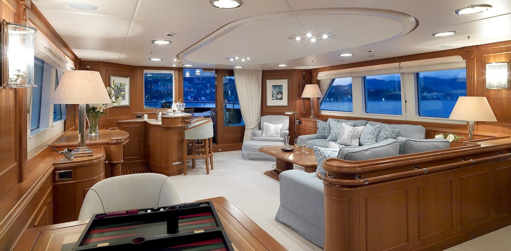 Motor Yacht Spada saloon