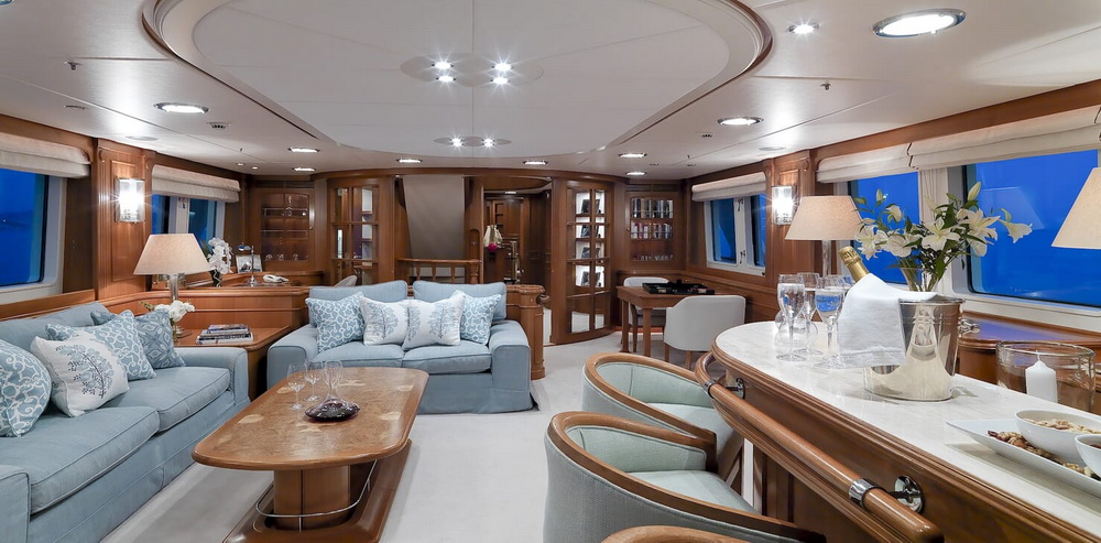 Motor Yacht Spada main saloon