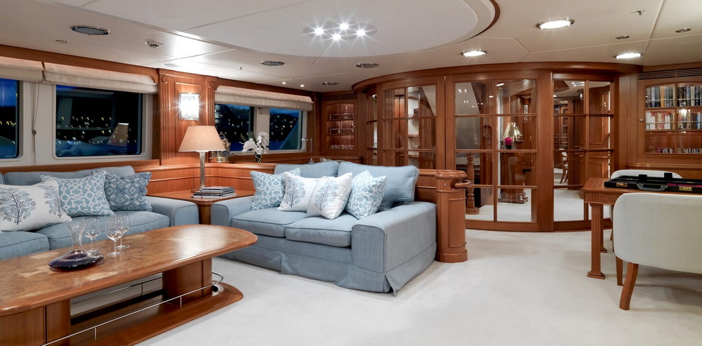 Motor Yacht Spada salon