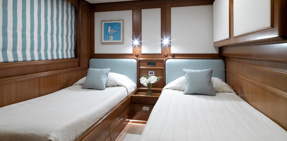 Motor Yacht Spada twin stateroom