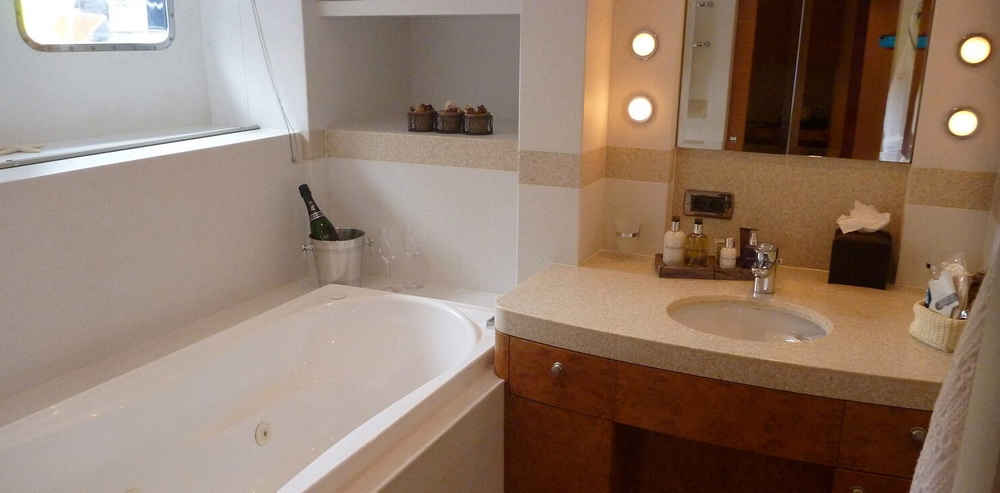 Sailing Yacht Sunny Hill bathroom