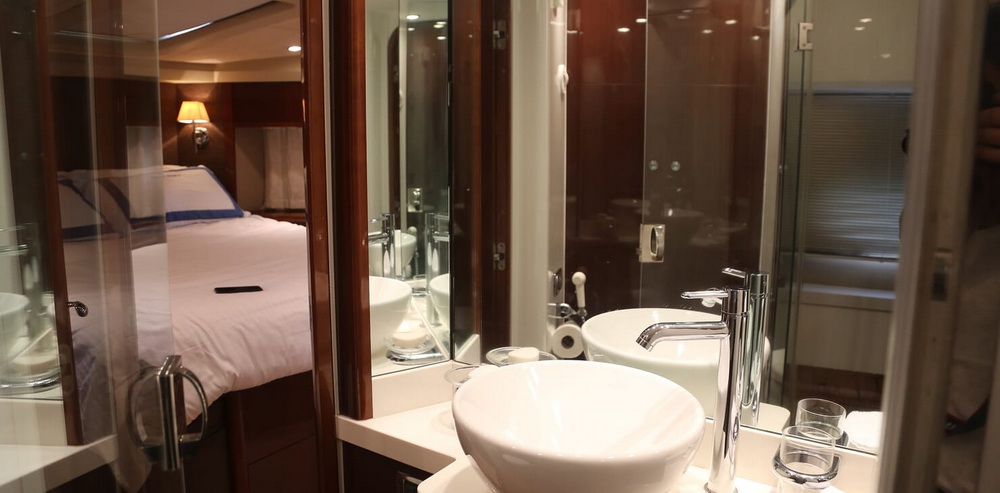 Motor Yacht Thanx Dad 4 Bathroom