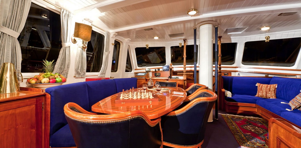 Sailing Yacht TIGERLILY OF CORNWALL Main Saloon