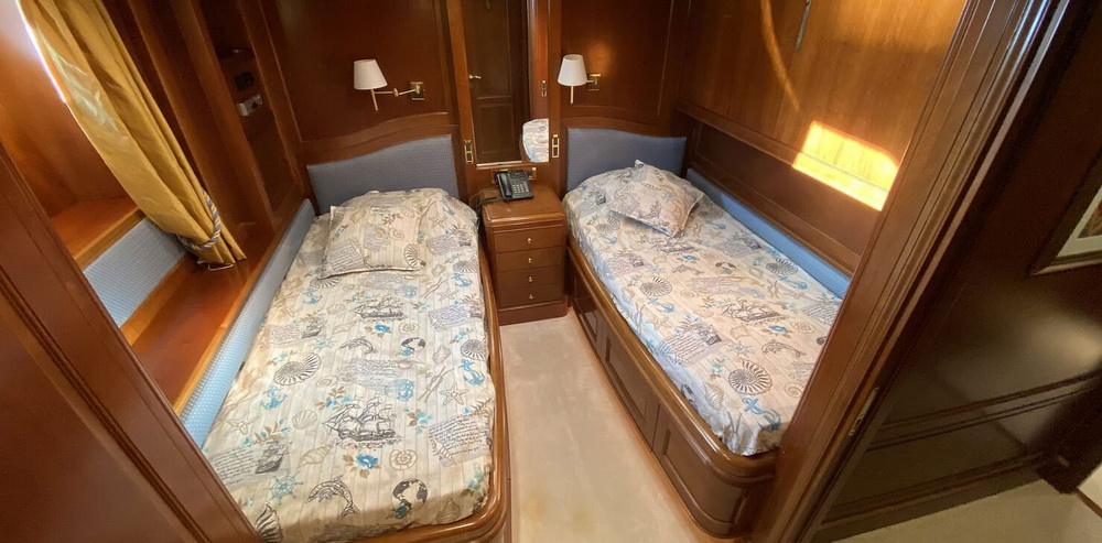 Motor Yacht TURK'S Twin Guest Stateroom