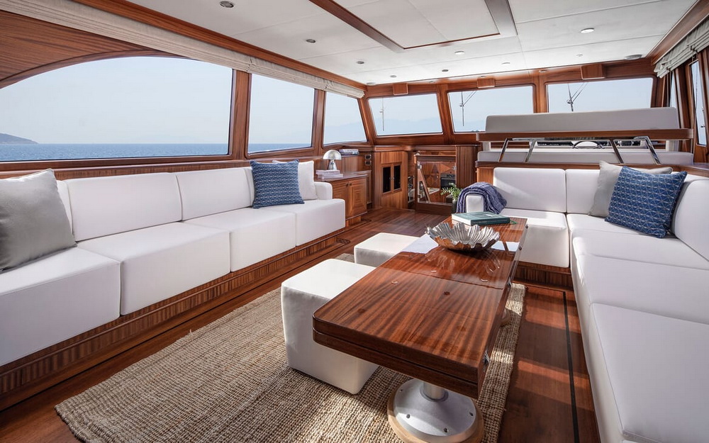 Motor Yacht VICEM 82 salon